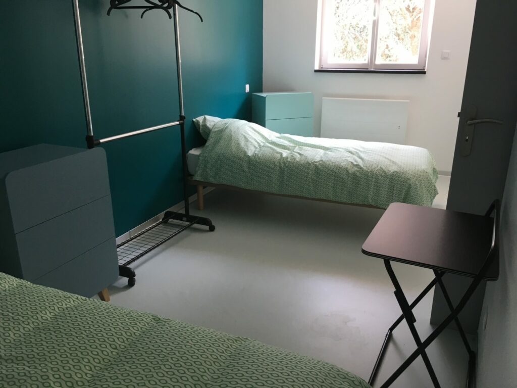 grange divisée en 3 appartements. vue chambre