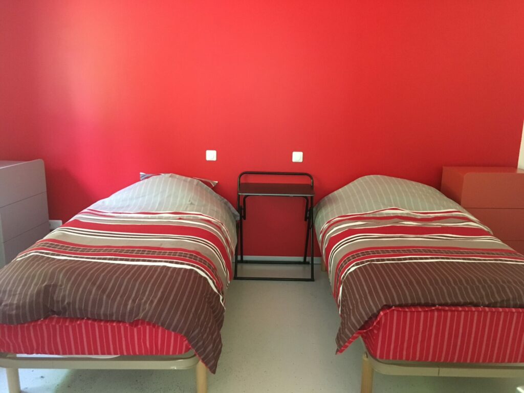 grange divisée en 3 appartements. vue chambre secondaire