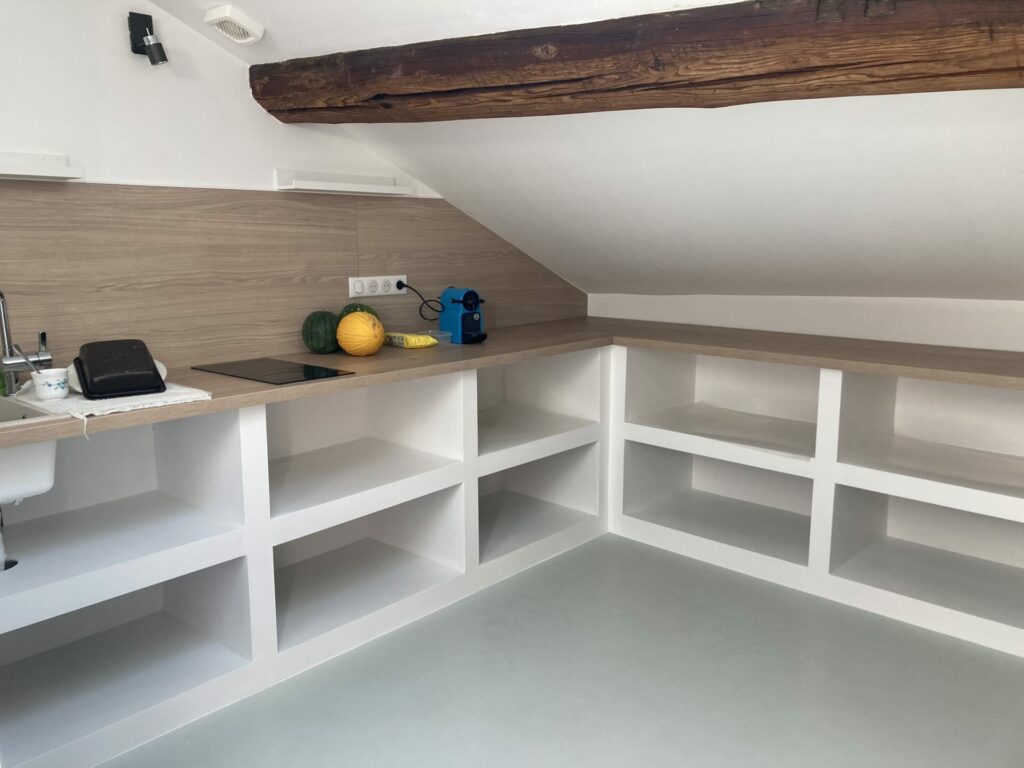 grange divisée en 3 appartements.